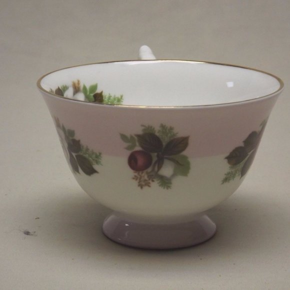 English Fine Bone China Red and White Roses Footed Tea Cup and Saucer - Picture 6 of 12